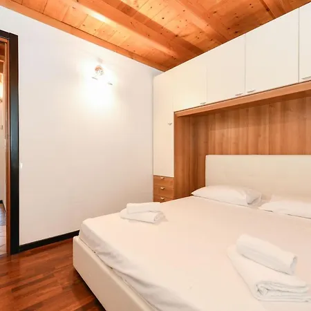 Loft Soppalcato Con Patio, Piscina E Parcheggio Desenzano del Garda