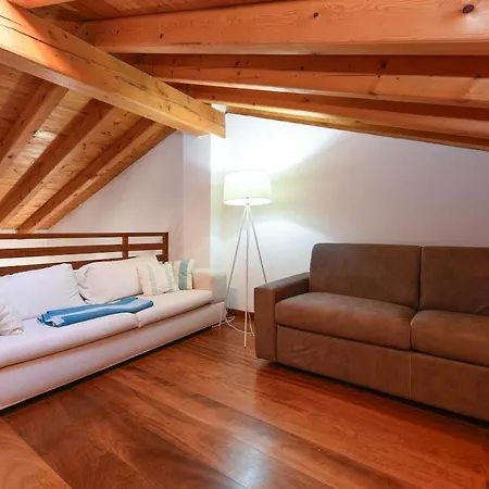 Loft Soppalcato Con Patio, Piscina E Parcheggio Apartmán