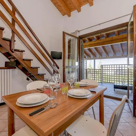 Loft Soppalcato Con Patio, Piscina E Parcheggio Apartmán Desenzano del Garda