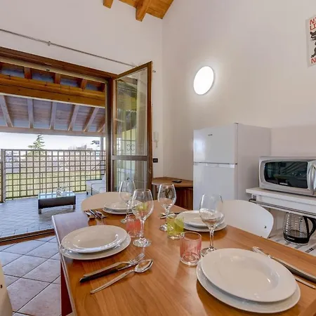 Loft Soppalcato Con Patio, Piscina E Parcheggio * Desenzano del Garda