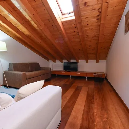 Loft Soppalcato Con Patio, Piscina E Parcheggio Apartmán Desenzano del Garda