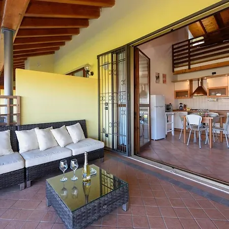 Loft Soppalcato Con Patio, Piscina E Parcheggio アパート *