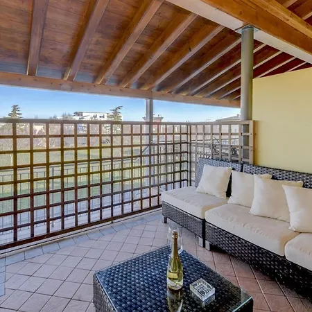Loft Soppalcato Con Patio, Piscina E Parcheggio アパート